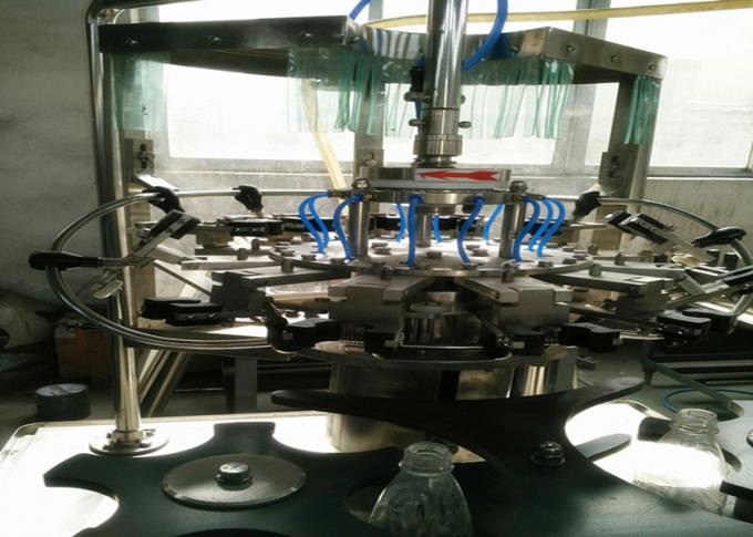 Bottle Capping Glass Bottle Filling Machine , 6000bph Automatic Bottle Filling Machine 0