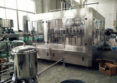 Bottle Capping Glass Bottle Filling Machine , 6000bph Automatic Bottle Filling Machine