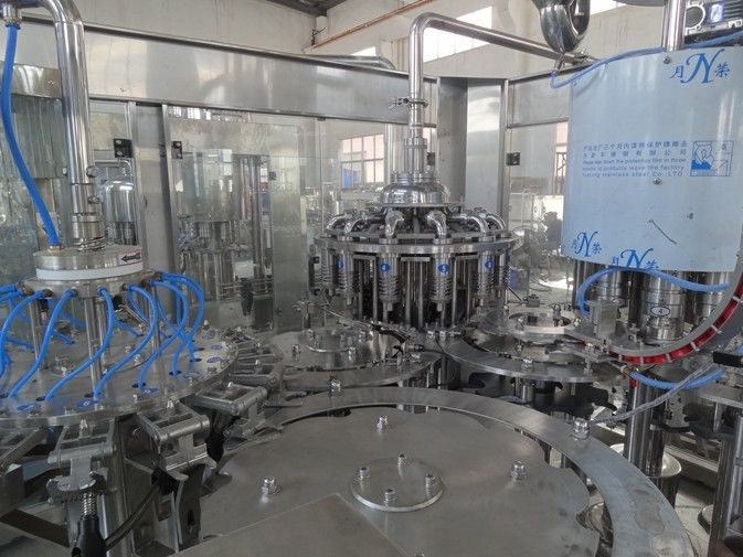 Auto 3000kg SUS304 3in1 Glass Bottle Filling Machine 6000bph  PCl Control 1